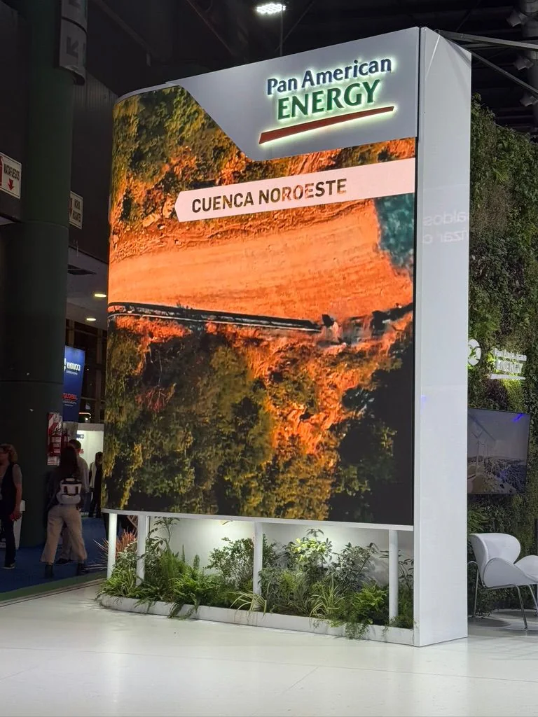Torre LED para espacio de marca